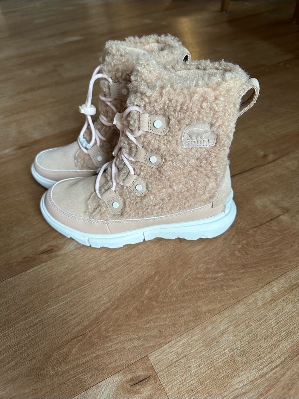 NWOT Sorel Youth Explorer Cozy Boots - Size 2 - Canoe Chalk